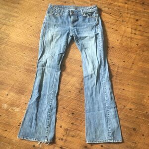 American Eagle light wash distressed size 4 hipster jeans